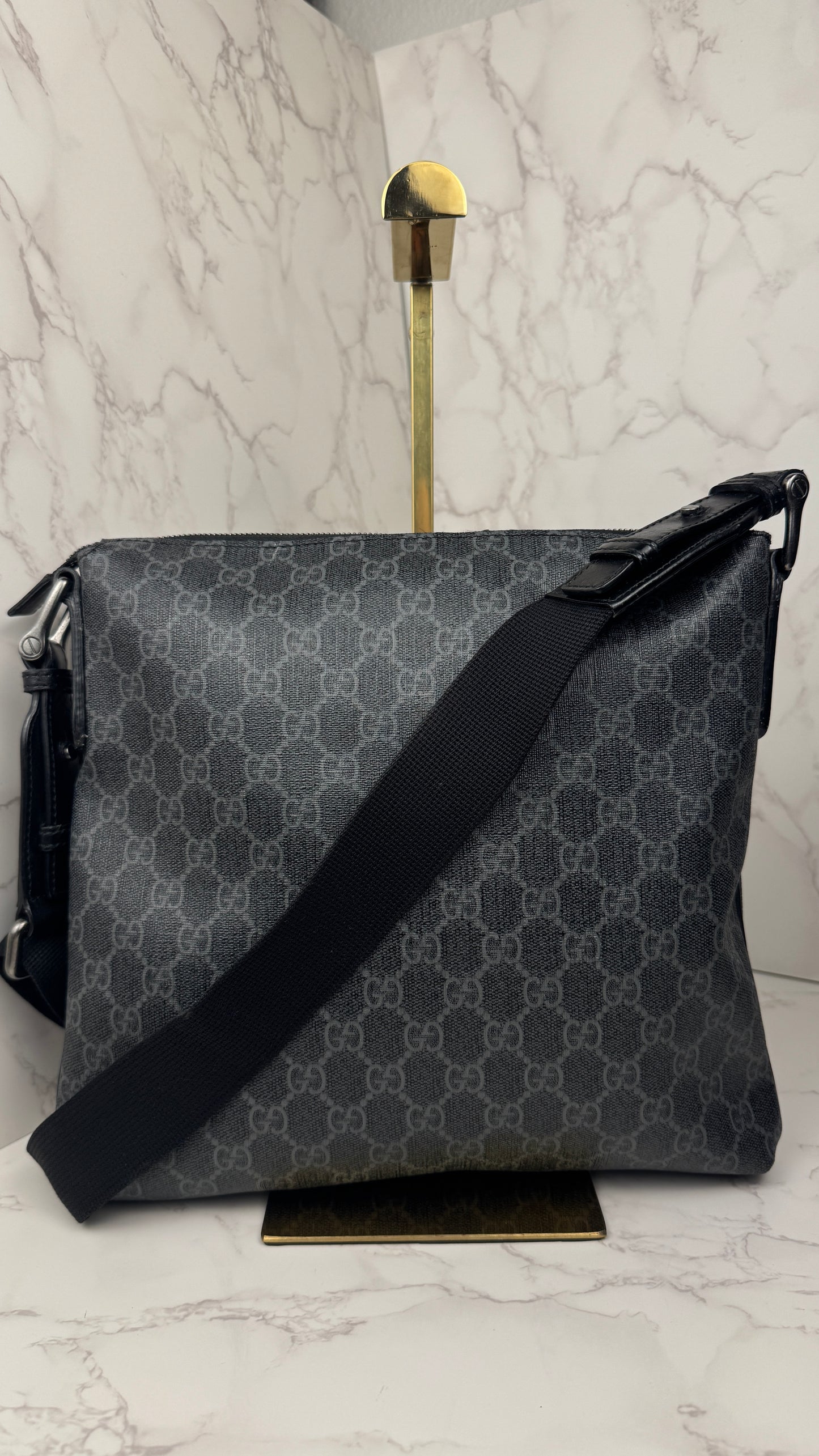 Gucci GG Supreme Canvas Crossbody Black