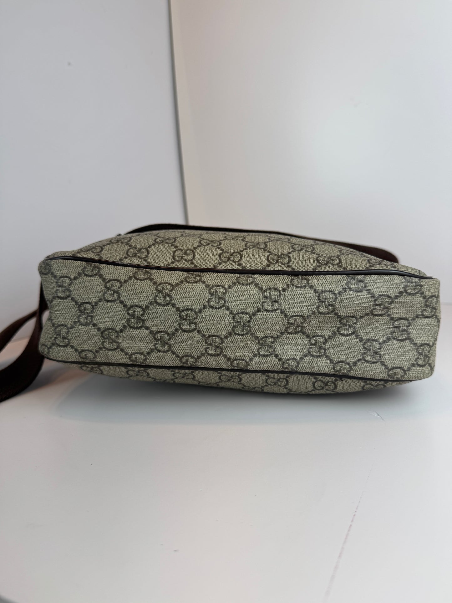 GUCCI Front Zip Messenger GG Supreme Coated Canvas Brown