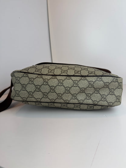 GUCCI Front Zip Messenger GG Supreme Coated Canvas Brown