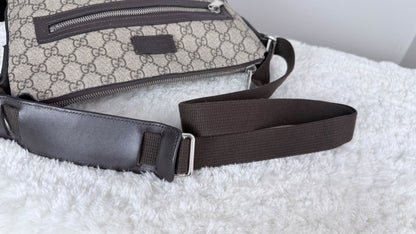 GUCCI Flat Front zip Gg Supreme Messenger Coated canvas