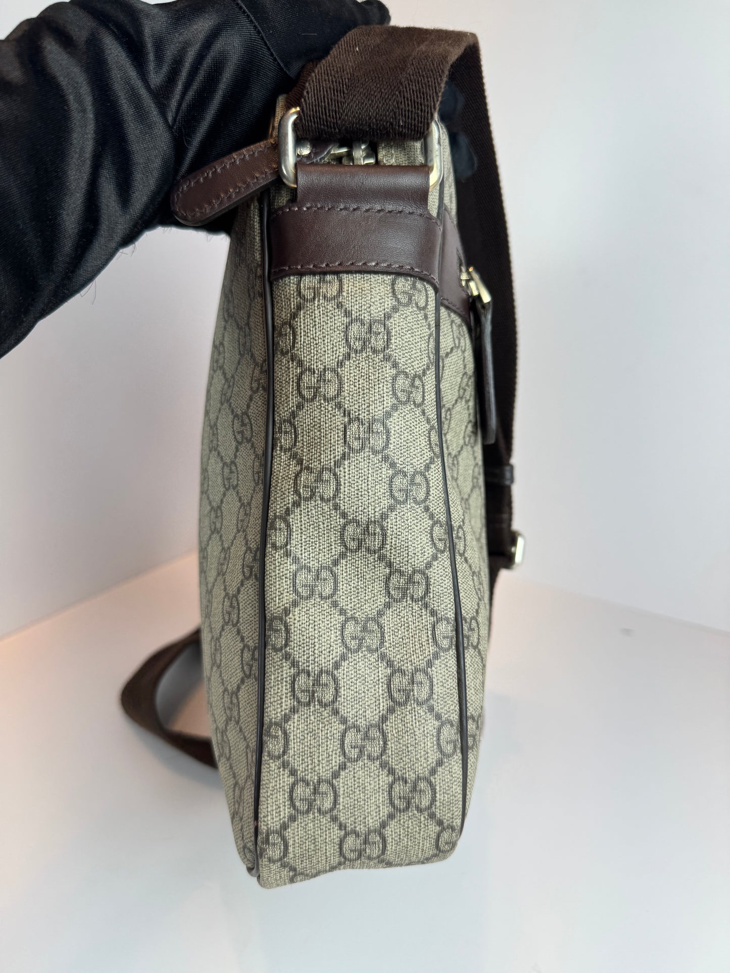 GUCCI Front Zip Messenger GG Supreme Coated Canvas Brown