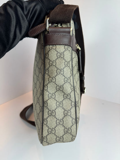 GUCCI Front Zip Messenger GG Supreme Coated Canvas Brown