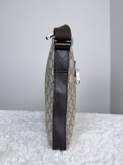 GUCCI Flat Front zip Gg Supreme Messenger Coated canvas