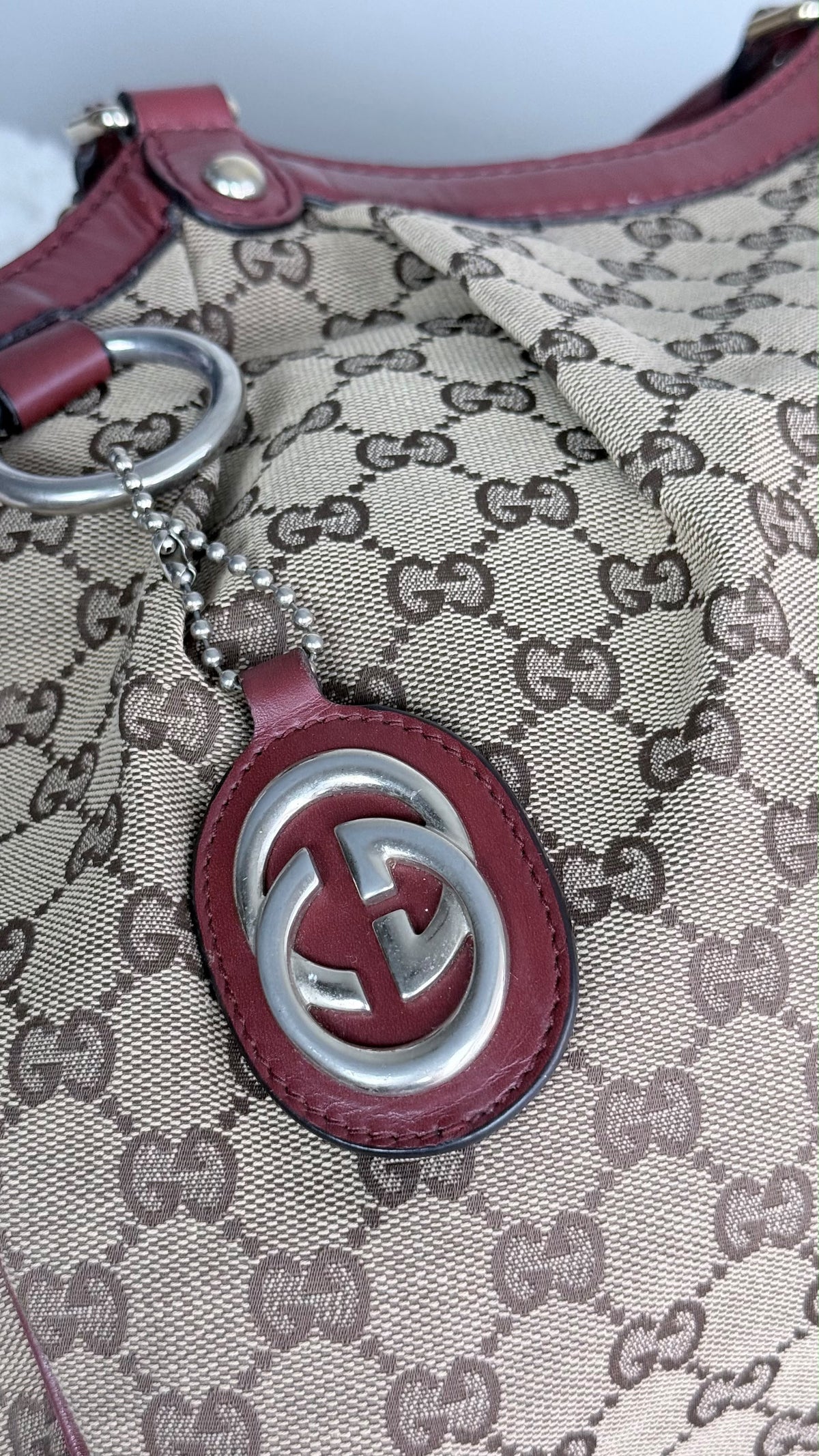GUCCI Sukey Hobo GG Canvas Red