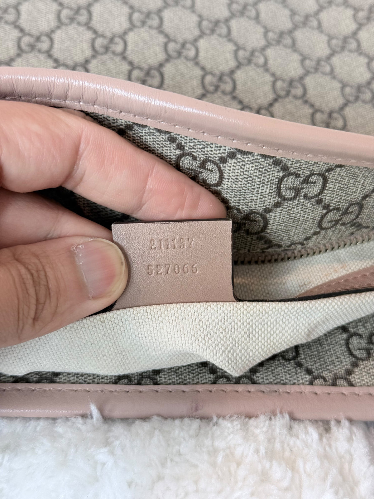 GUCCI Tote Medium GG Supreme Coated canvas pink