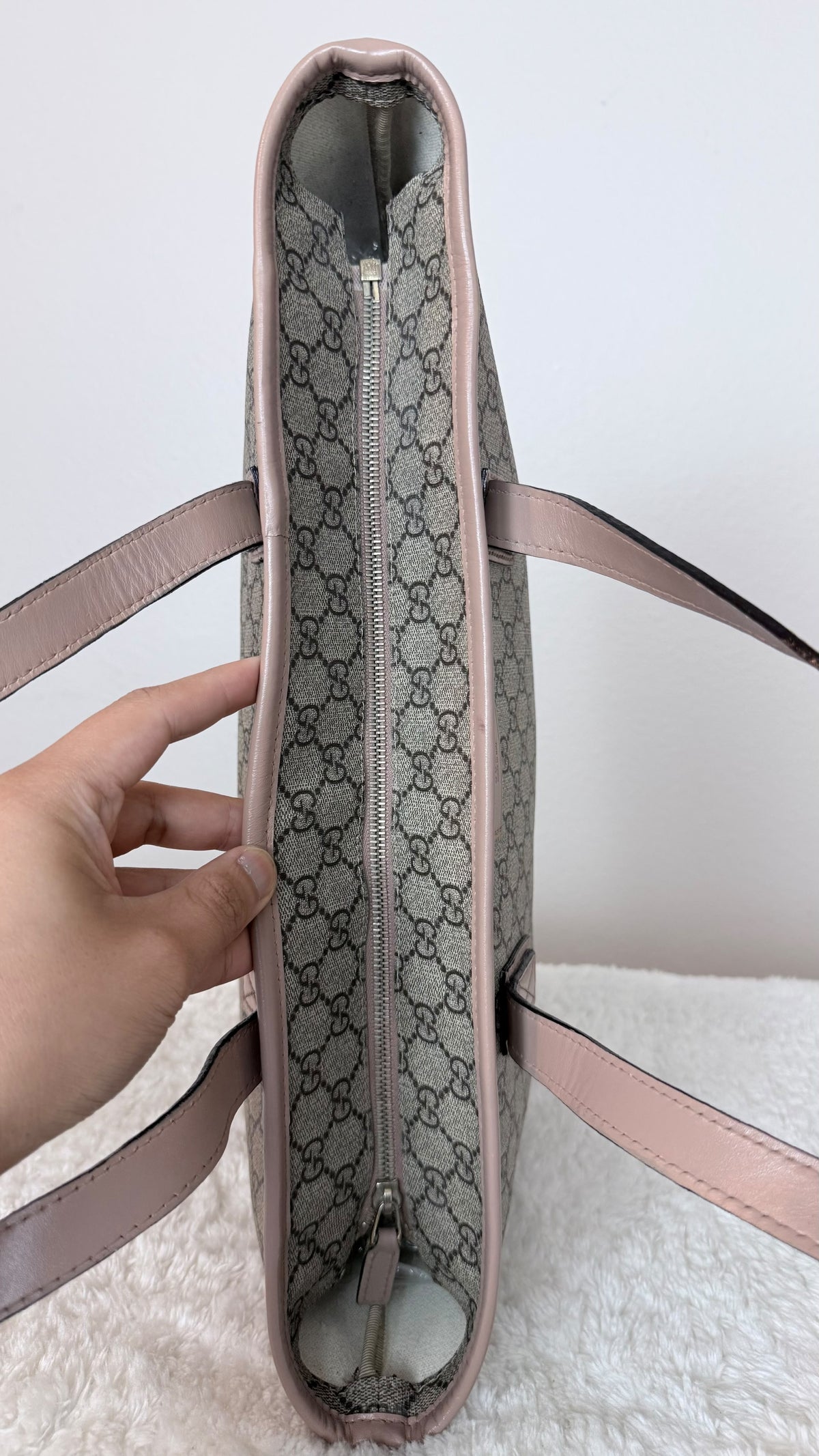 GUCCI Tote Medium GG Supreme Coated canvas pink
