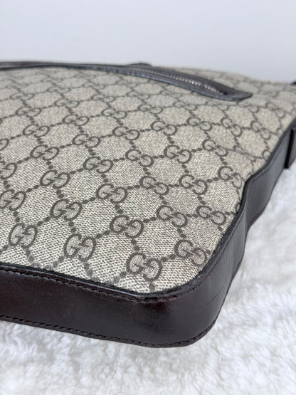 GUCCI Flat Front zip Gg Supreme Messenger Coated canvas