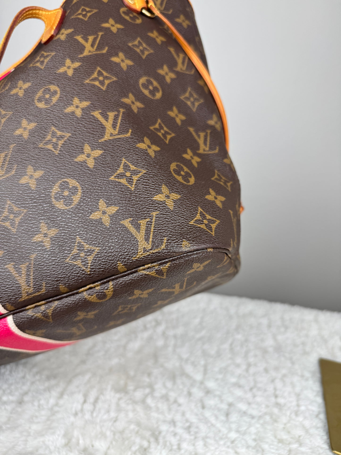 LOUIS VUITTON Neverfull Limited Monogram MM 2011