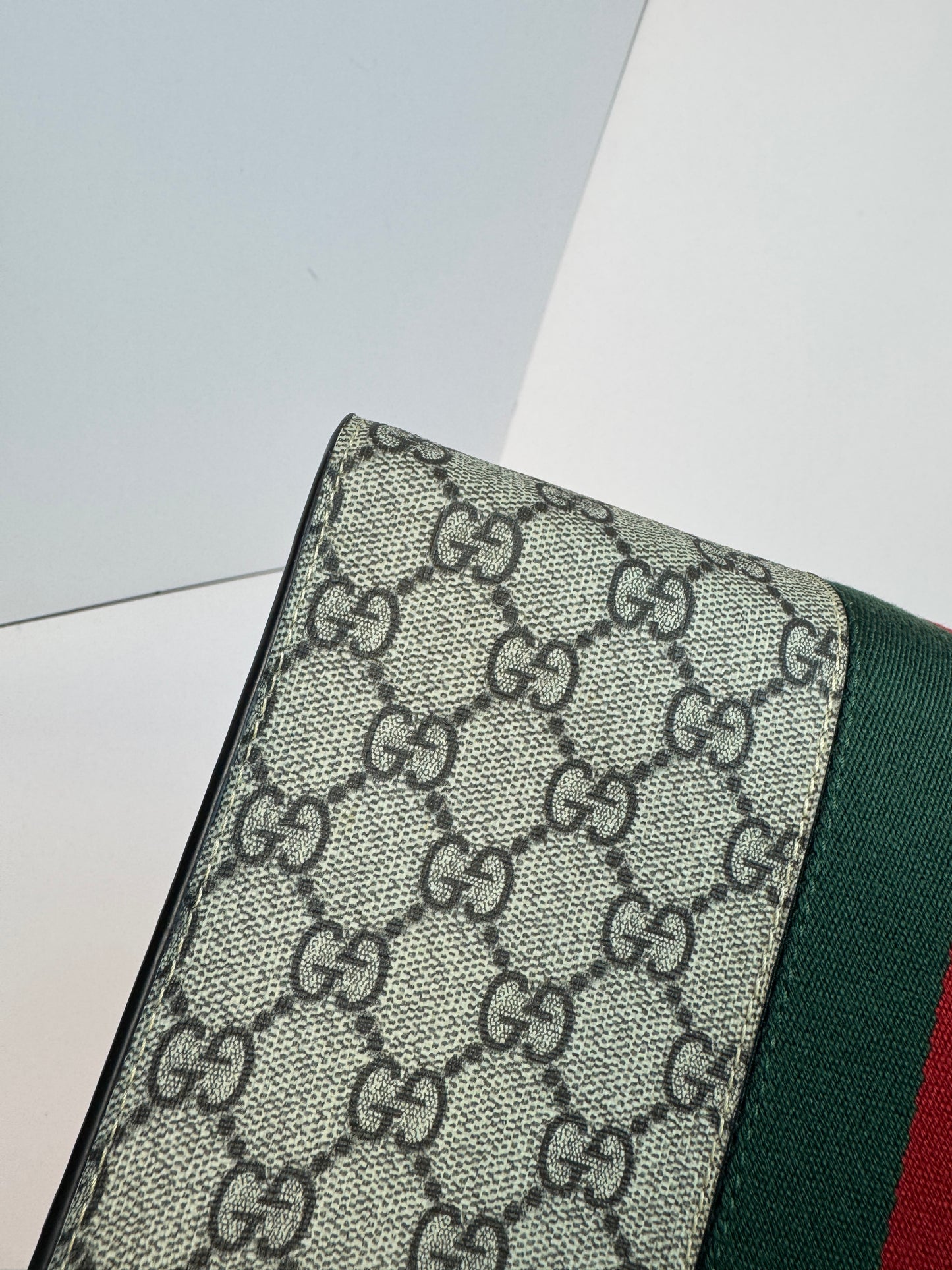 Gucci Beige GG Supreme Canvas Toiletry Pouch with Green and Red Web Stripe