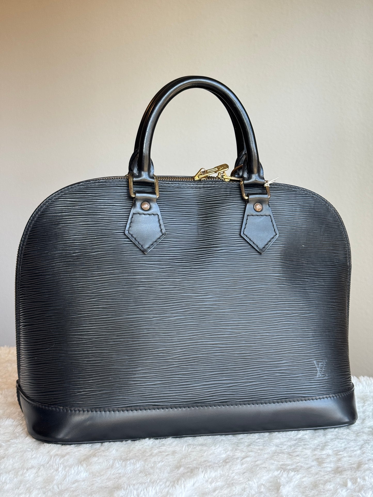 LOUIS VUITTON Alma Handbag Epi leather PM