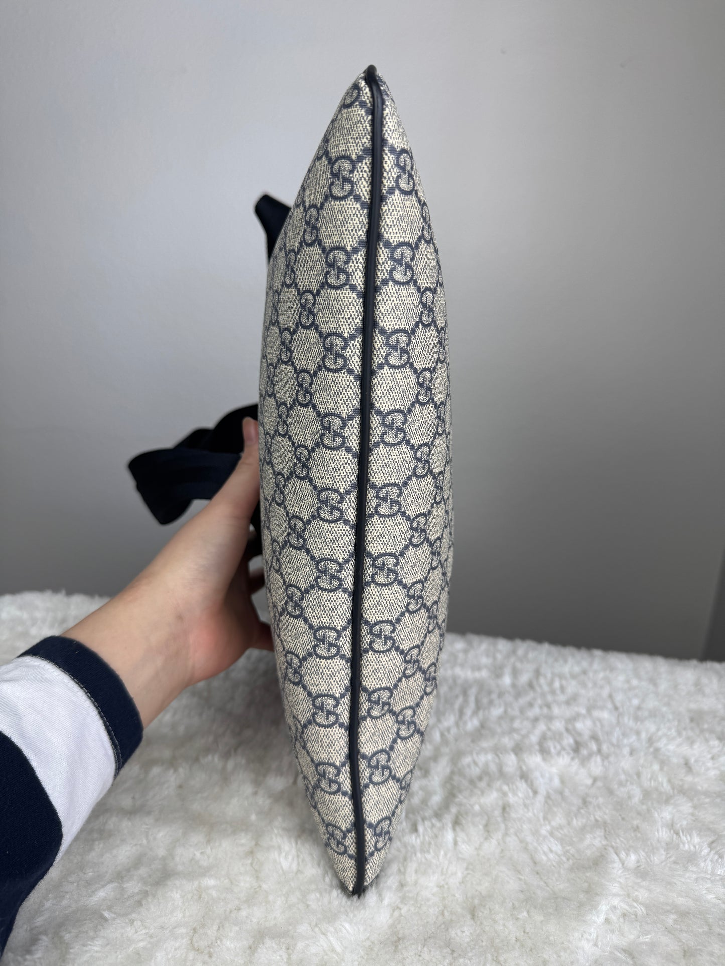 GUCCI Flat Messenger GG Supreme GG Coated Canvas Navy