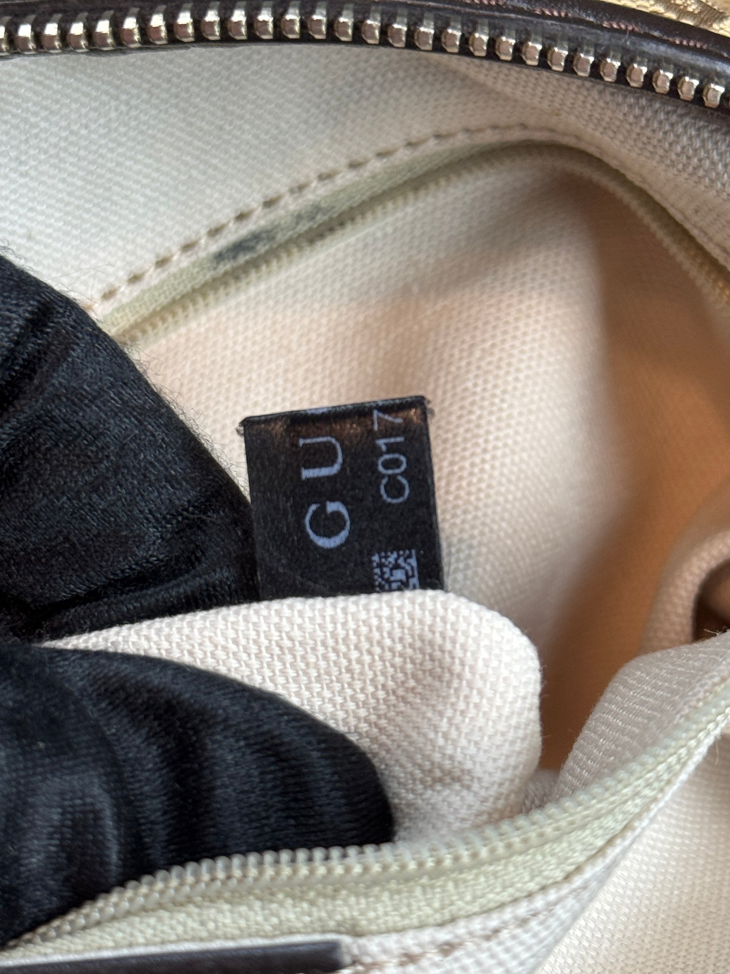 GUCCI Sukey Crossbody With Strap GG Canvas