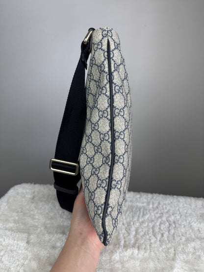 GUCCI Flat Messenger GG Supreme GG Coated Canvas Navy