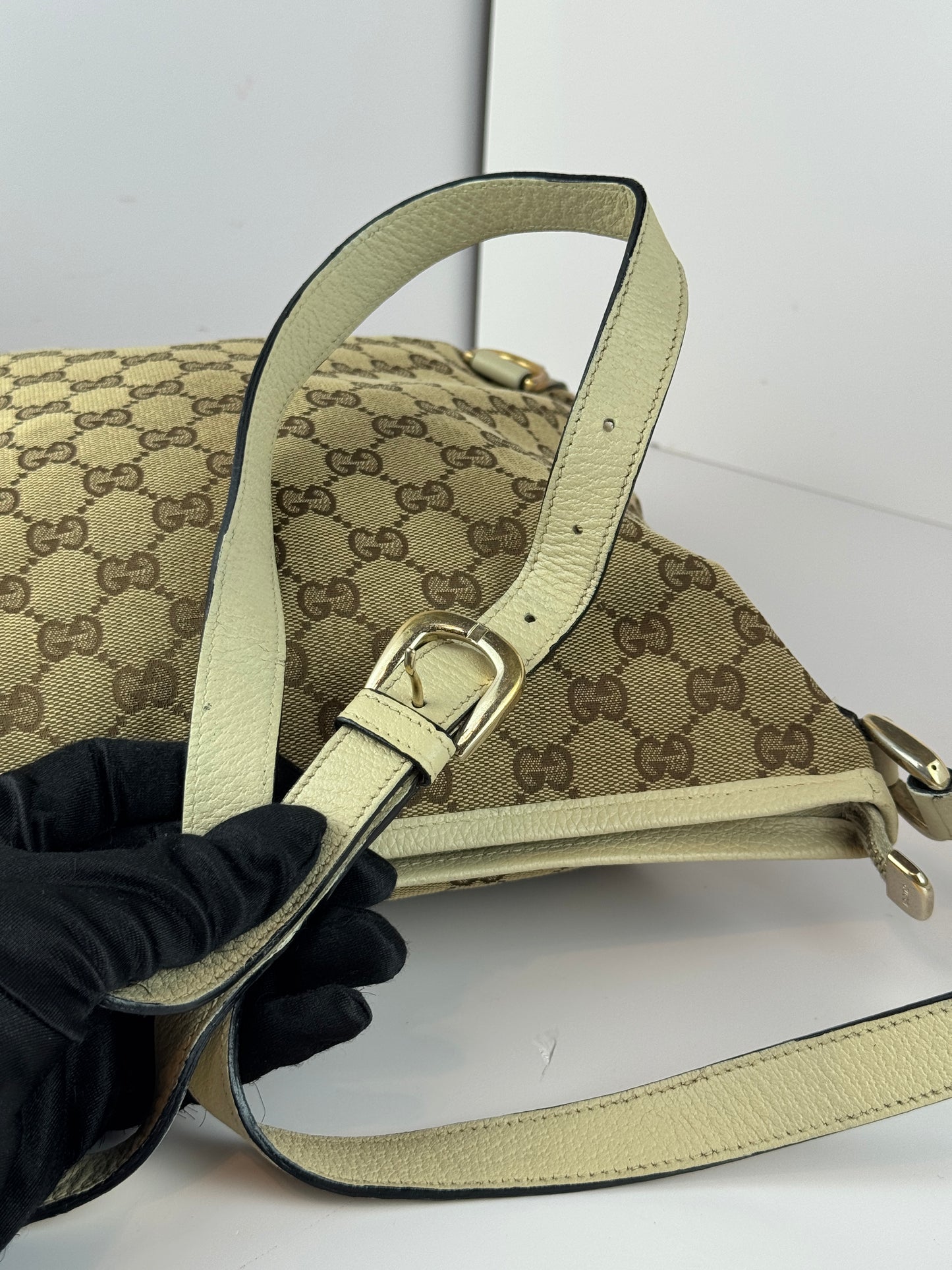 GUCCI Abbey Messenger GG Canvas