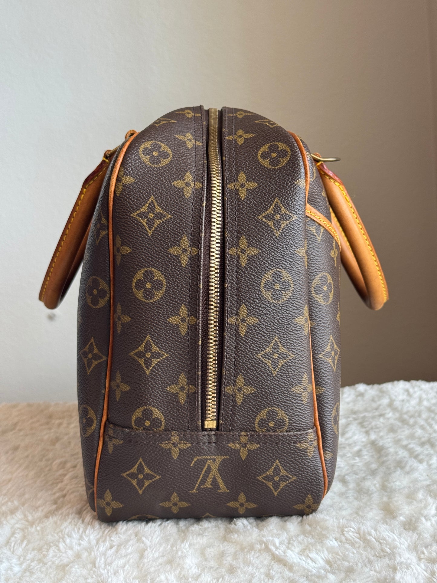 Louis Vuitton Deauville handbag monogram
