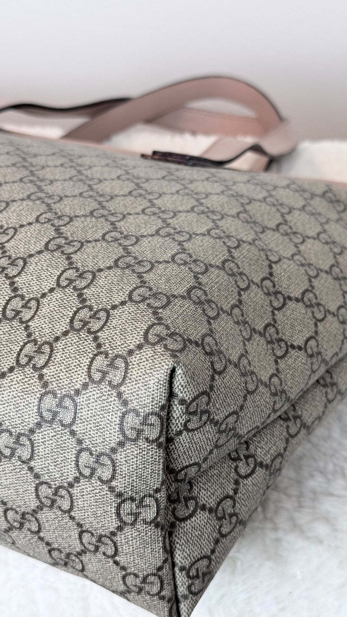 GUCCI Tote Medium GG Supreme Coated canvas pink