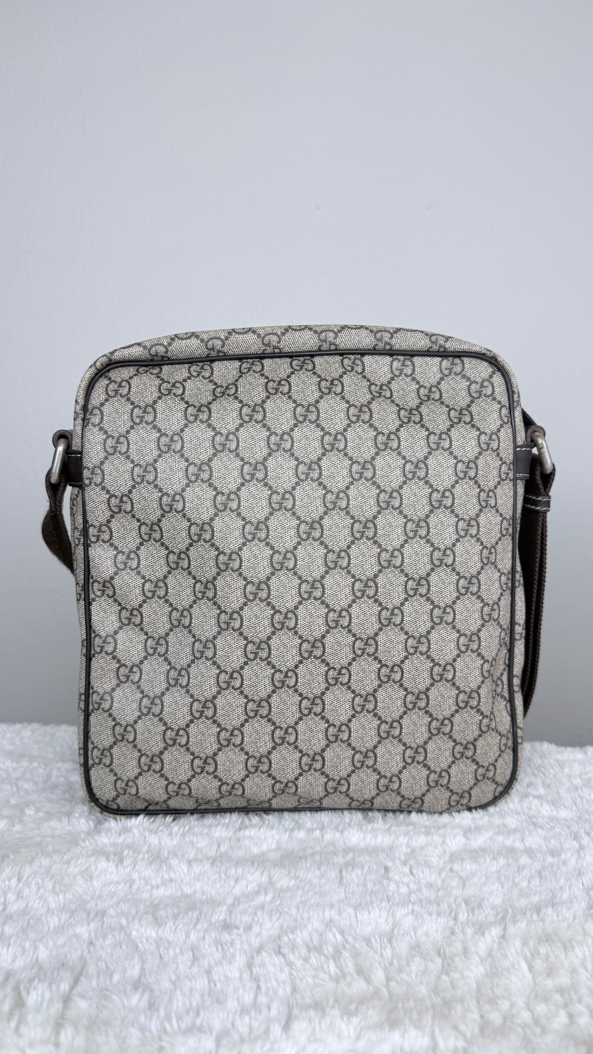 GUCCI Front Zip Messenger GG Supreme Coated Canvas Brown