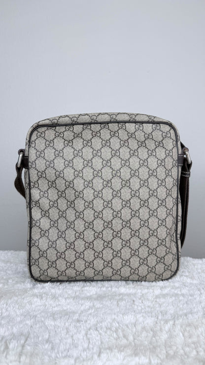 GUCCI Front Zip Messenger GG Supreme Coated Canvas Brown